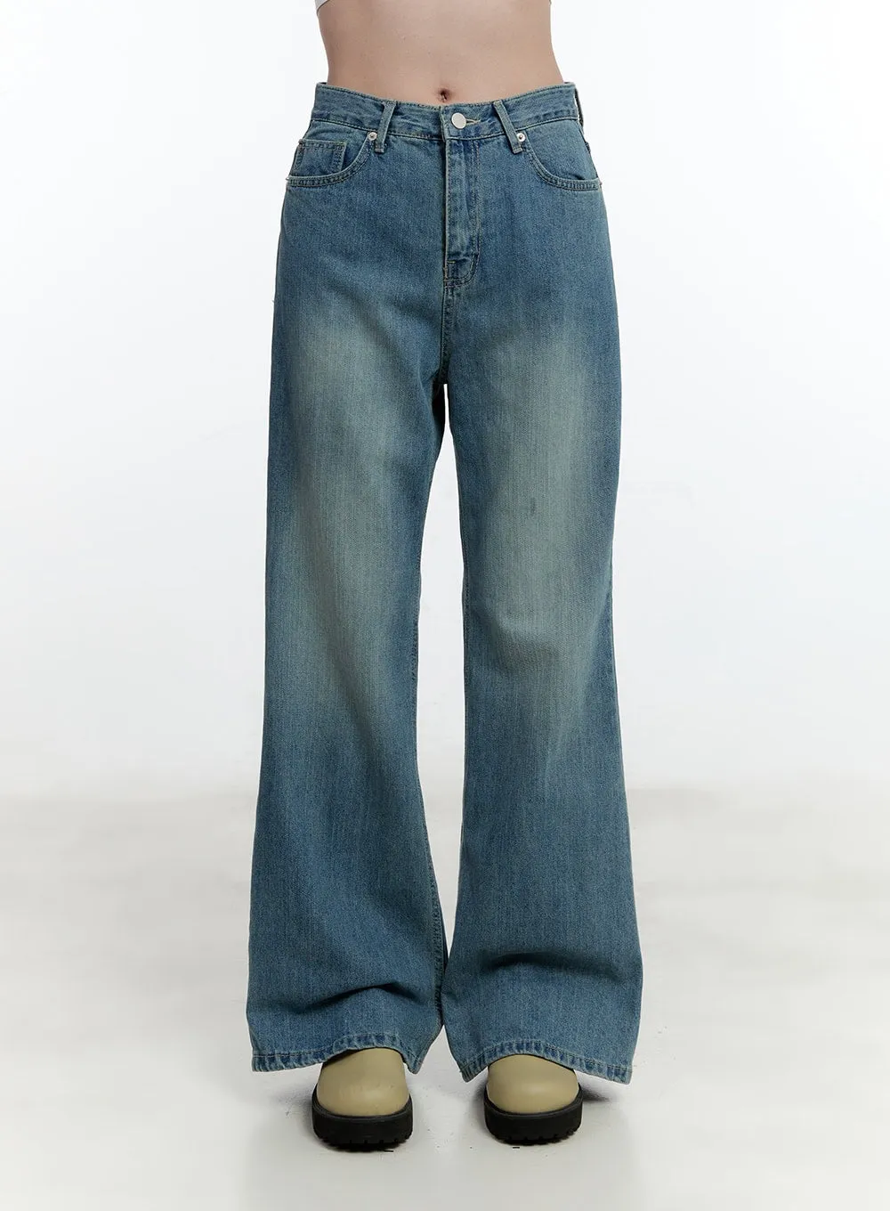 Aleks Relaxed-Fit Flared Jeans CM521