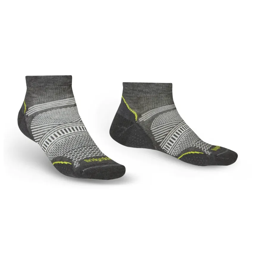 Bridgedale Men's Ultralight T2 Coolmax Performance Hike Low Socks (Graphite)