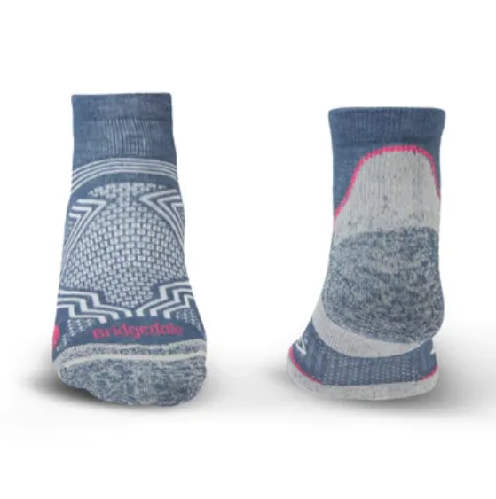 Bridgedale Women's Ultralight T2 Coolmax Performance Hike Low Socks (Dark Denim)