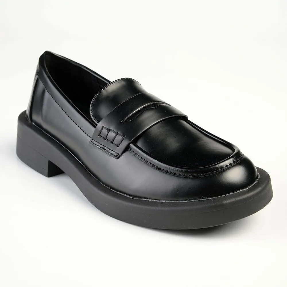 Madison Blessing - Cut Out Saddle Loafer - Black