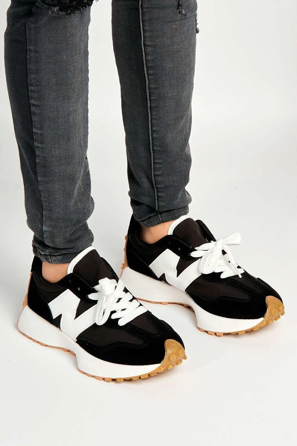 Yeez Lace-Up Trainers in Black / White