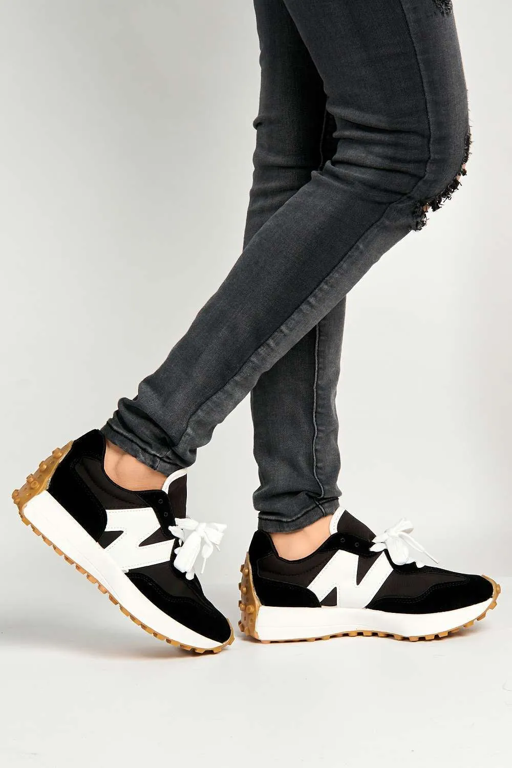 Yeez Lace-Up Trainers in Black / White